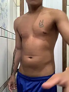 Snapshot of Novindot23cm chatting on 12.17.25 Novindot23cm online show from 12.17.25