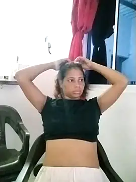 Snapshot of AriaHot_ chatting on 10.24.25 AriaHot  online show from 10.24.25