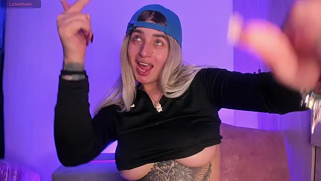 scarlett Collinss online show from 11.27.25