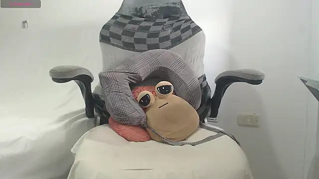 Snapshot of mia_duvall chatting on 10.17.25 mia duvall online show from 10.17.25