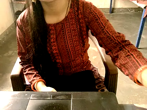 Snapshot of RIYA_SOOD chatting on 10.26.25 RIYA SOOD online show from 10.26.25