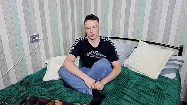 Snapshot of Emily0303 chatting on 09.21.25 Emily0303 online show from 09.21.25