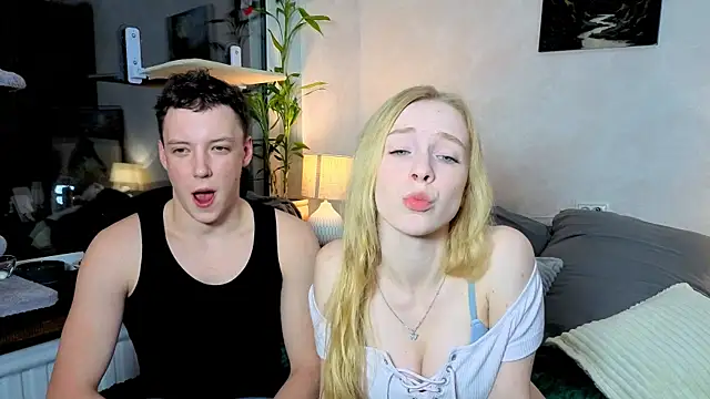 Snapshot of Emily0303 chatting on 10.18.25 Emily0303 online show from 10.18.25