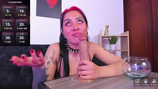 Snapshot of cherry_jenklins8 chatting on 10.21.25 cherry jenklins8 online show from 10.21.25