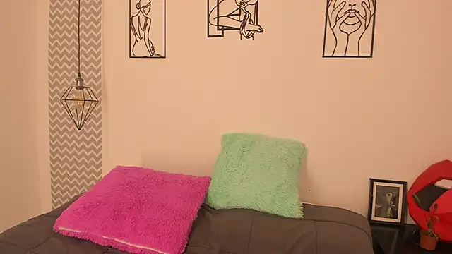 juanilittle online show from 09.08.25