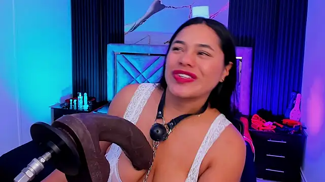 Snapshot of Issafoxx chatting on 10.18.25 Issafoxx online show from 10.18.25