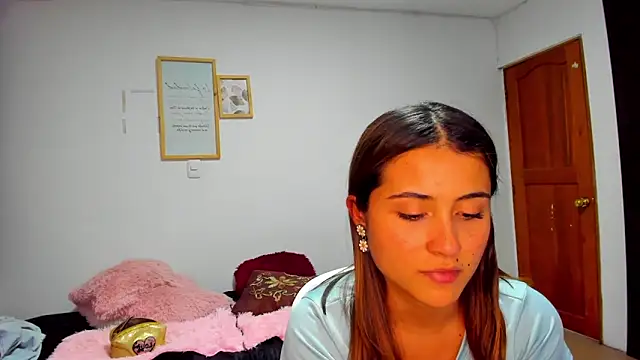 Snapshot of Ana__Pink chatting on 10.04.25 Ana Pink online show from 10.04.25