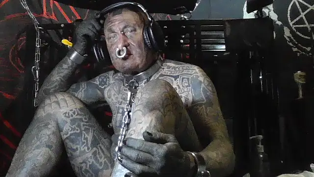 Snapshot of object857 chatting on 03.26.26 object857 online show from 03.26.26