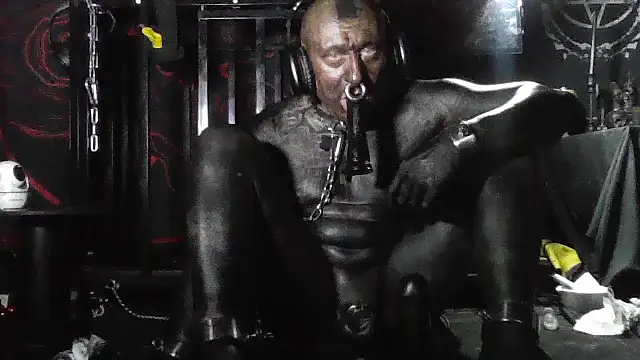 Snapshot of object857 chatting on 03.31.26 object857 online show from 03.31.26