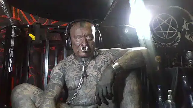 Snapshot of object857 chatting on 04.03.26 object857 online show from 04.03.26