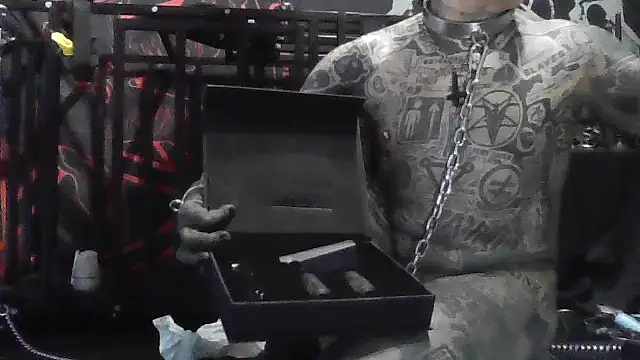 Snapshot of object857 chatting on 04.11.26 object857 online show from 04.11.26