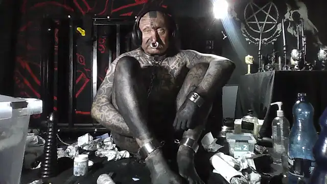 Snapshot of object857 chatting on 04.14.26 object857 online show from 04.14.26