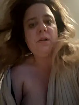 Snapshot of butterfly2222 chatting on 10.18.25 butterfly2222 online show from 10.18.25