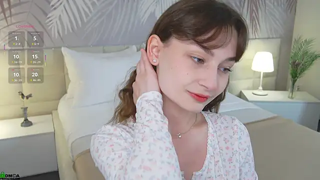 LolaPrise online show from 09.16.25