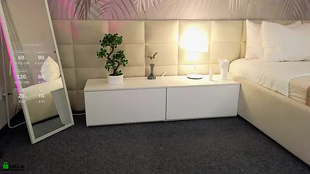 LolaPrise online show from 12.03.25