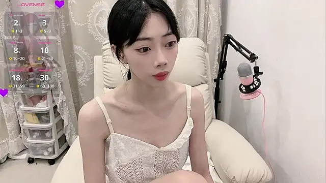 Snapshot of tuantuanle chatting on 04.08.26 tuantuanle online show from 04.08.26