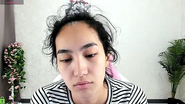 FlirtyAura online show from 11.05.25