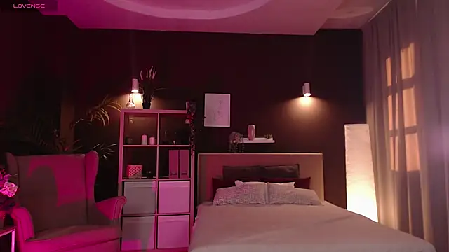 Pooja Hegde online show from 09.16.25