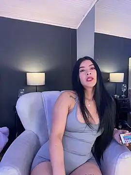 BellaFernandez   online show from 11.24.25