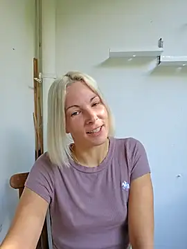 Snapshot of Sunny-Sin chatting on 09.14.25 Sunny-Sin online show from 09.14.25
