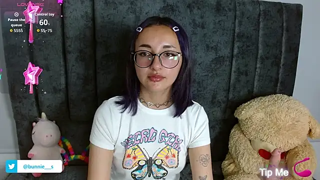 Littlee Bunny  online show from 09.20.25