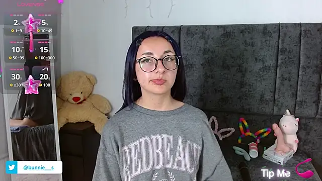 Littlee Bunny  online show from 09.24.25