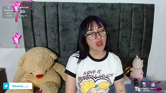 Littlee Bunny  online show from 10.02.25