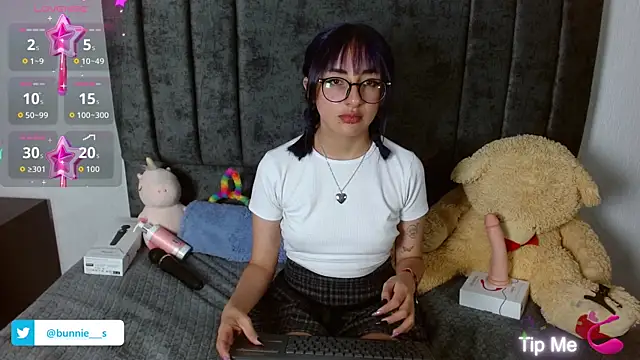 Littlee Bunny  online show from 10.07.25