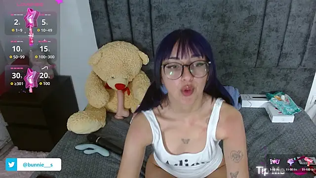 Littlee Bunny  online show from 10.15.25