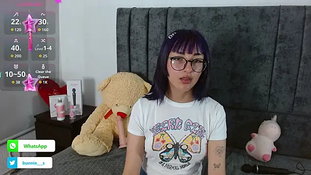 Littlee Bunny  online show from 10.27.25