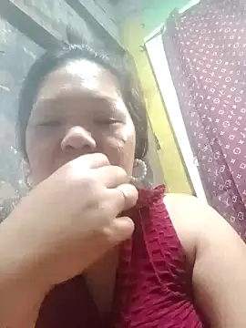 Snapshot of Yummy_tits4youxx chatting on 10.27.25 Yummy tits4youxx online show from 10.27.25