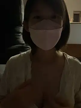 Snapshot of usako_2025 chatting on 10.30.25 usako 2025 online show from 10.30.25