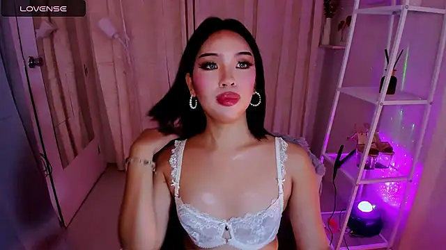 MS LUNA online show from 11.25.25