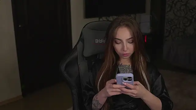 Snapshot of lis_silver chatting on 11.12.25 lis silver online show from 11.12.25