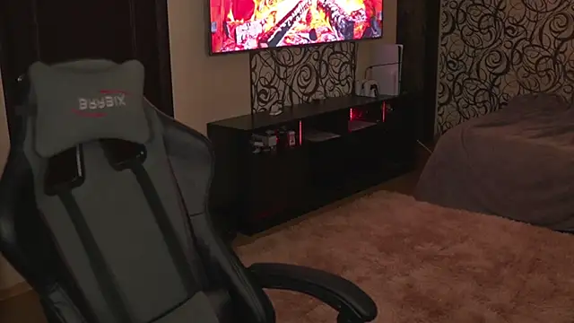 Snapshot of lis_silver chatting on 11.30.25 lis silver online show from 11.30.25