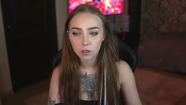 Snapshot of lis_silver chatting on 12.02.25 lis silver online show from 12.02.25