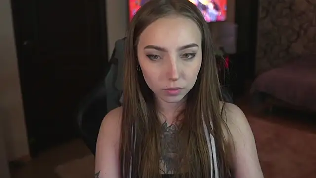 Snapshot of lis_silver chatting on 12.03.25 lis silver online show from 12.03.25