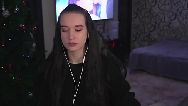 Snapshot of lis_silver chatting on 12.20.25 lis silver online show from 12.20.25