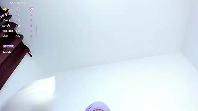 Snapshot of thaira_aly chatting on 09.19.25 thaira aly online show from 09.19.25