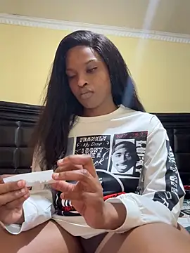 nia long21 online show from 10.07.25