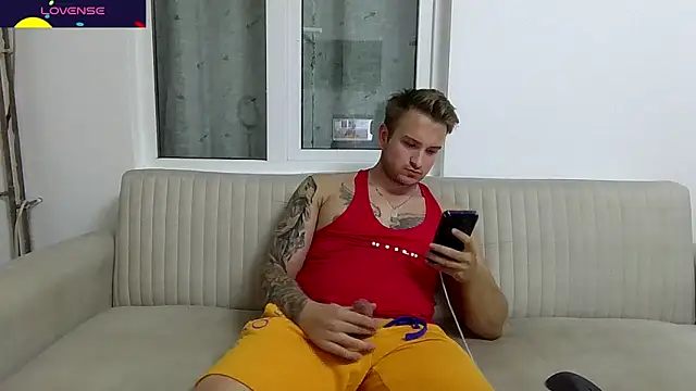 Snapshot of MarcusSophie chatting on 09.08.25 MarcusSophie online show from 09.08.25