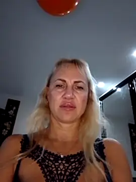 KissMiSveet online show from 11.04.25