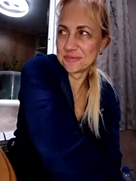 KissMiSveet online show from 12.04.25