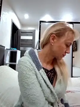 KissMiSveet online show from 12.21.25