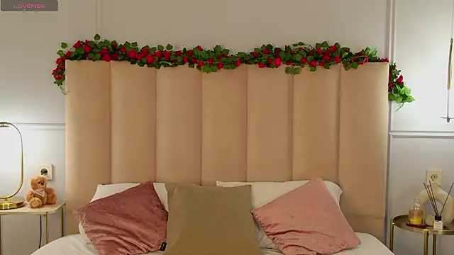 AdoraCortes online show from 02.05.26