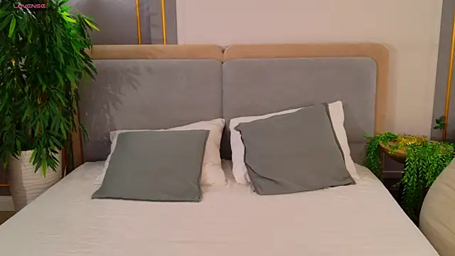 AdoraCortes online show from 04.06.26