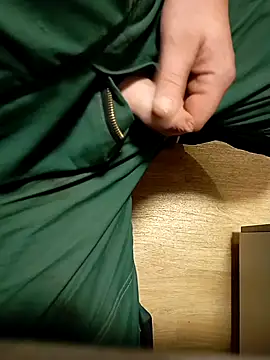 Snapshot of fickfreund019 chatting on 10.30.25 fickfreund019 online show from 10.30.25