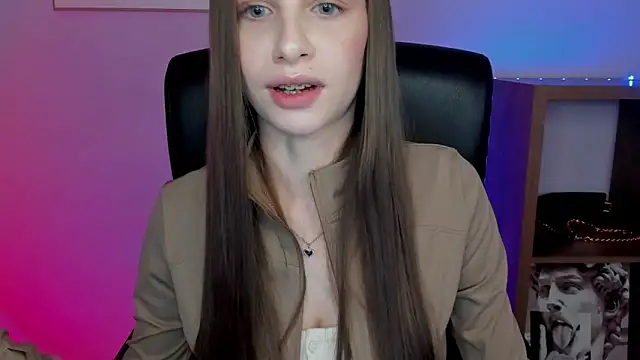 LuxMaya online show from 11.28.25