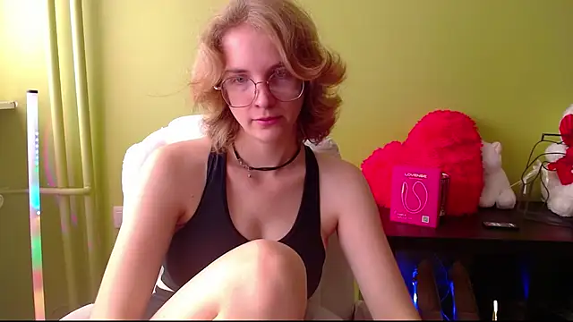 Snapshot of juicyPenny chatting on 06.27.26 juicyPenny online show from 06.27.26