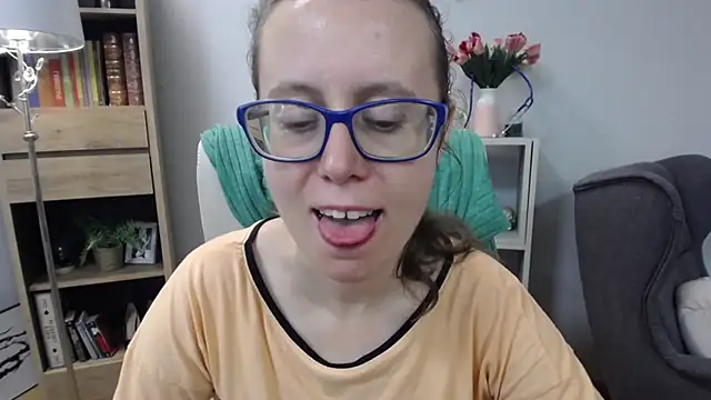 Snapshot of sweetxLizzy chatting on 05.22.26 sweetxLizzy online show from 05.22.26